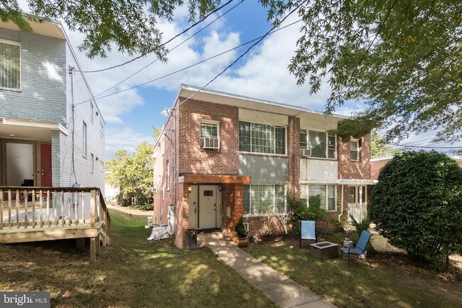 Building Photo - 42 Varnum St NE
