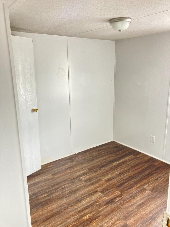 Building Photo - 2405 Wysteria Ln
