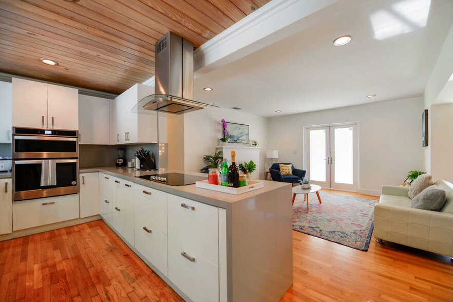 Building Photo - 6735 SW 52nd St