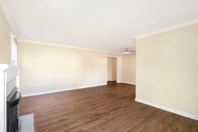 Building Photo - 2124 Maryal Dr