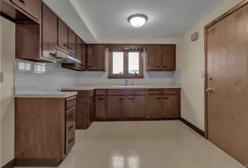 Building Photo - 33 Rosemead Ln