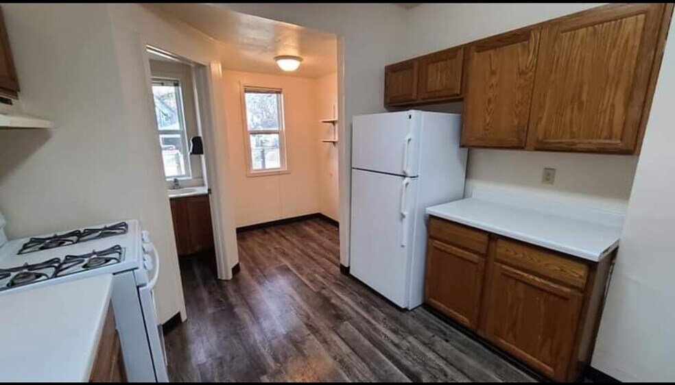 Building Photo - 819 11th St N