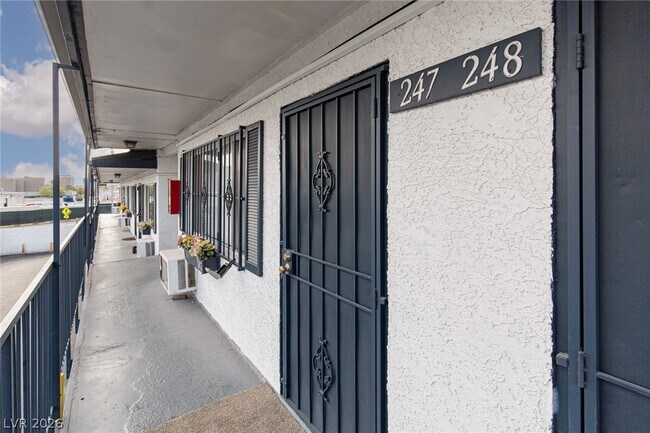 Building Photo - 4600 University Center Dr