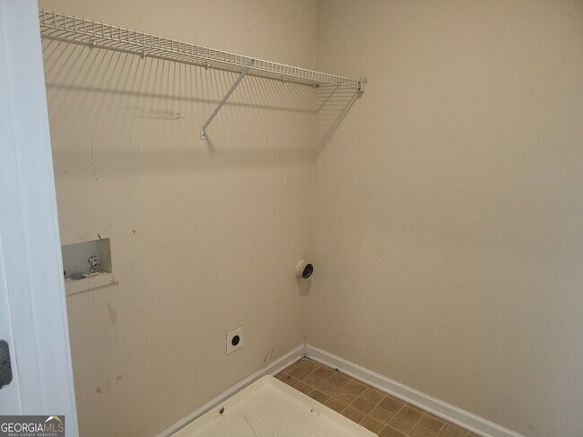 Building Photo - 91 Meeting Pl Rd