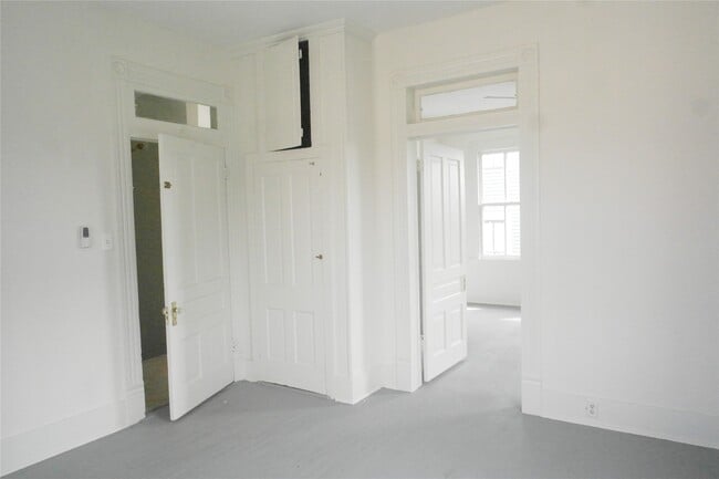 Building Photo - 304 18th St