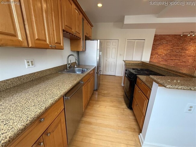 Building Photo - 4120 Cass Ave