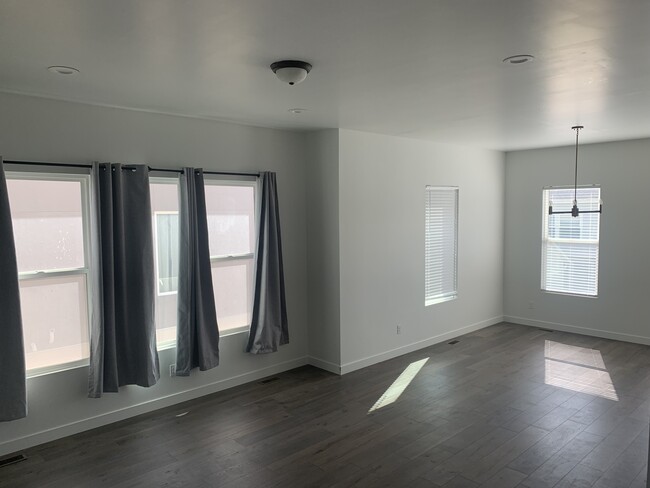 Living-room side of open plan kitchen living - 5403 W Big Sur Dr