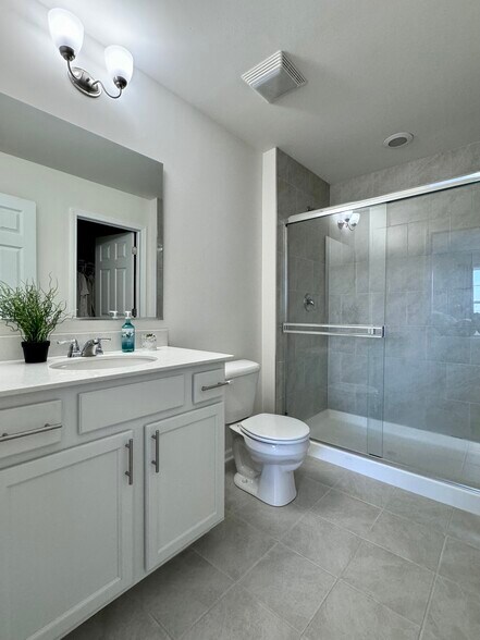 Building Photo - 14024 S Sheridan Trl