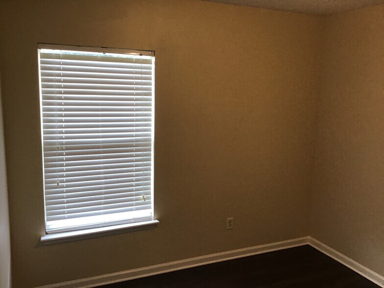 Building Photo - 1836 Northglen Cir