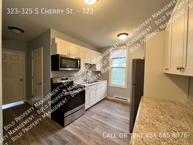 Building Photo - 323-325 S Cherry St.-323
