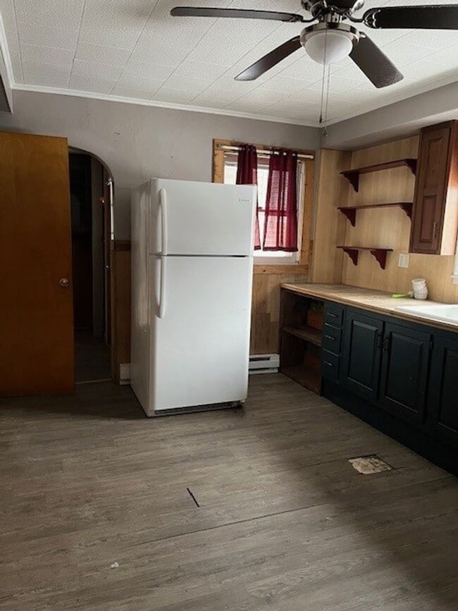 Building Photo - 3 bedroom 1.5 bathroom