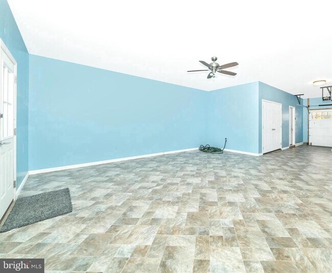 Building Photo - THREE LEVEL TOWN HOUSE IN KELLERTON