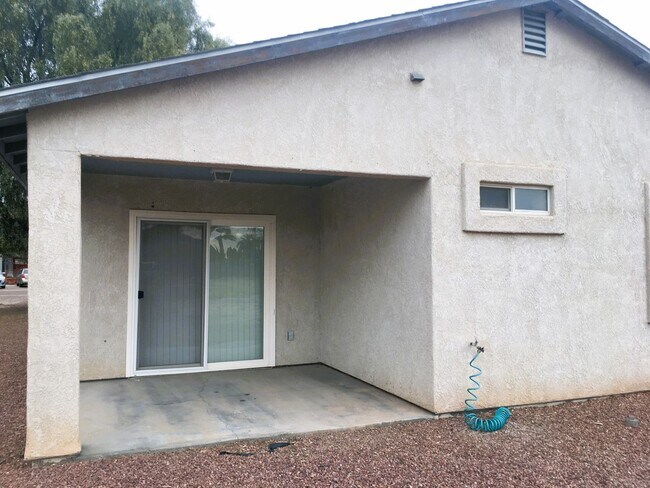 Building Photo - 3-Bedroom Single Family Home with Central Cooling, Attached Garage, and Tile Flooring