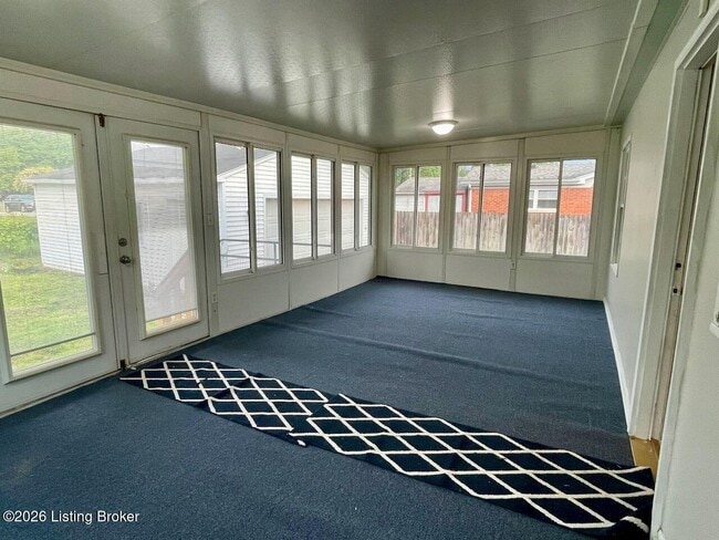 Building Photo - 9207 Fenmore Ave