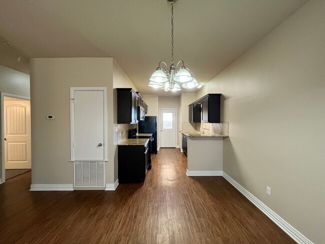 Building Photo - 319 Princess Pl.