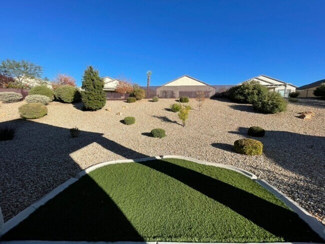 Building Photo - Charming 3 Bedroom in 55+ Solera, Laminate...