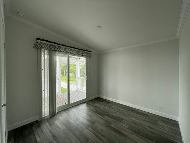 Building Photo - 988 Xanadu E