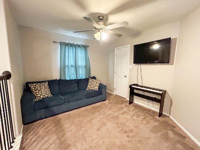 Building Photo - 8723 Shiloh Rock Dr
