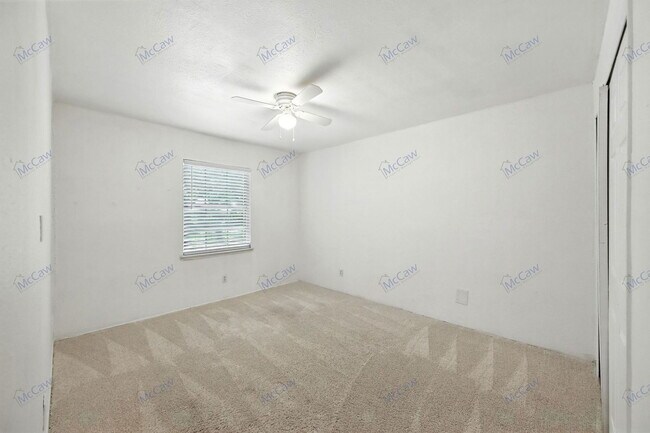 Building Photo - 1827 Paxton Dr
