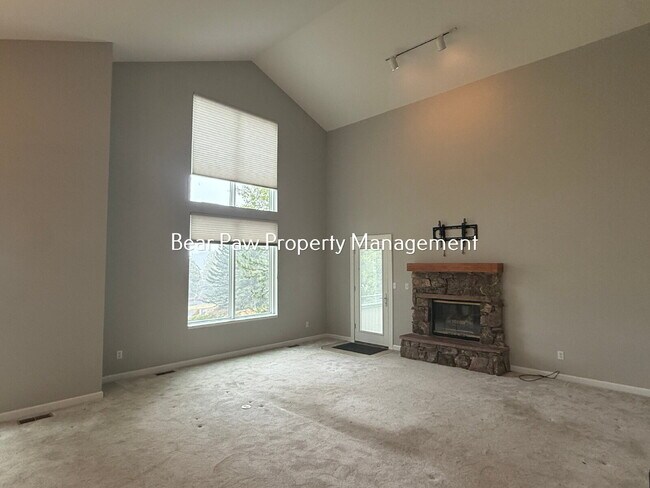 Building Photo - Charming 2-Bed Townhome in North Evergreen!