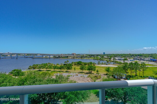 Building Photo - 231 Riverside Dr