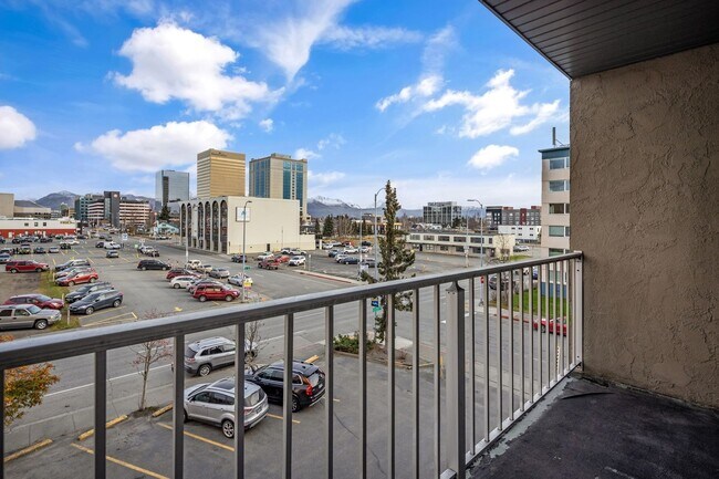 Building Photo - Perfect Downtown Furnished 1 BR Apartment