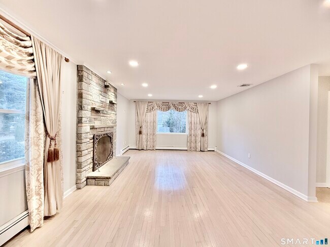 Building Photo - 36 Center Dr