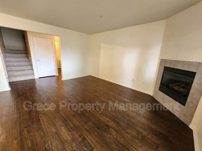 Building Photo - 1601 Great Western Dr
