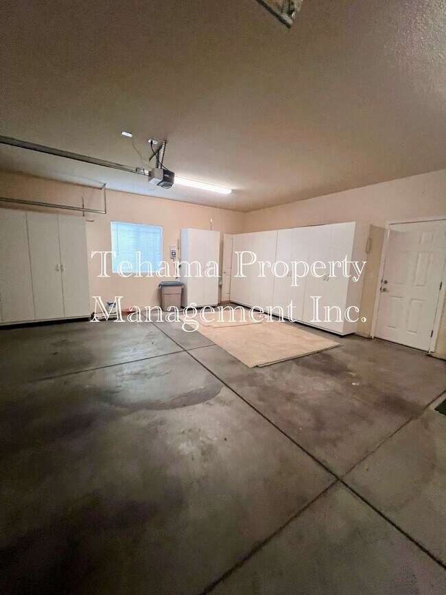 Building Photo - Beautiful 3 bedroom 2 bath home in Red Bluff