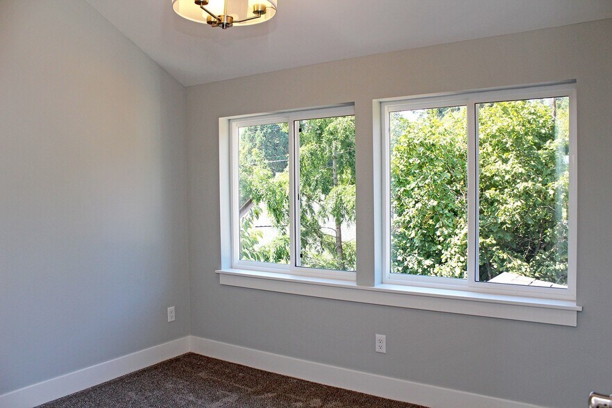Building Photo - 8840 SW 36th Ave