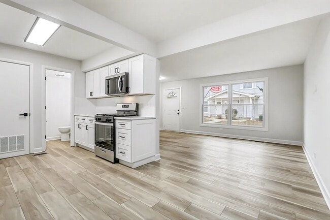 Building Photo - 8 Wildwood Ln