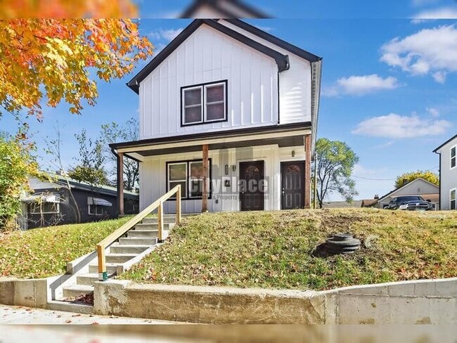 Building Photo - 2809 E Riverside Dr