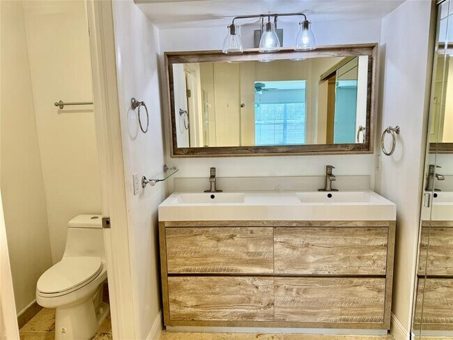 Building Photo - 5357 Buckhead Cir