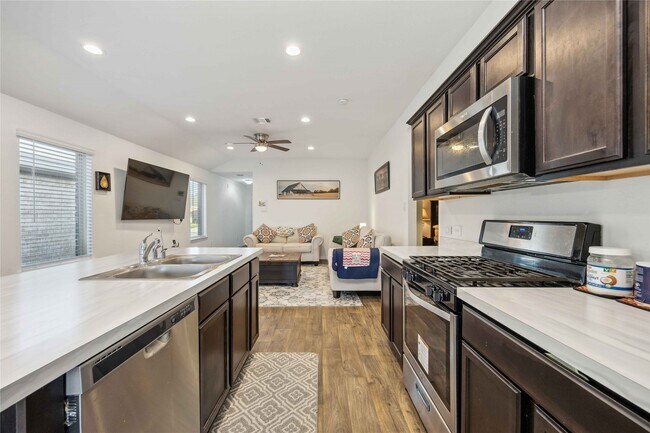 Building Photo - 16684 Lonely Pines Dr