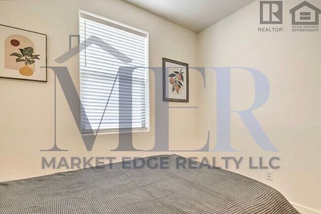 Building Photo - 2Bed/2.5Bath FURNISHED Condo at Kyrene/Cha...