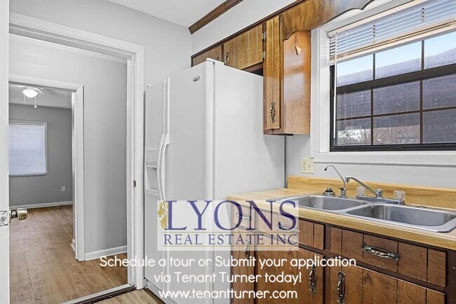 Building Photo - 4 bed 2 bath house cozy neighborhood!!