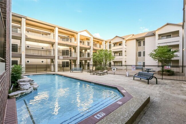 Building Photo - 501 W 26th St