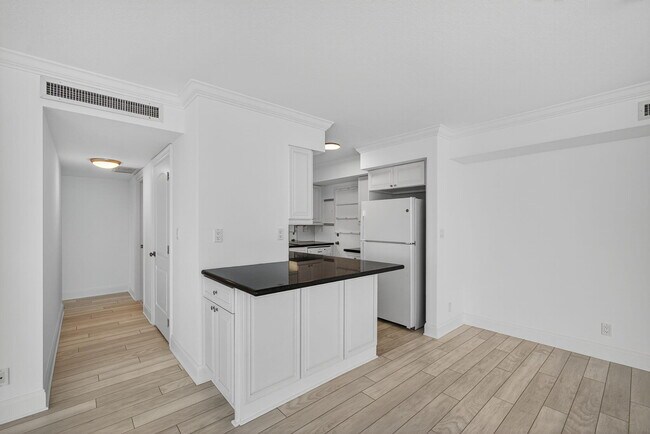 Building Photo - 2600 N Flagler Dr