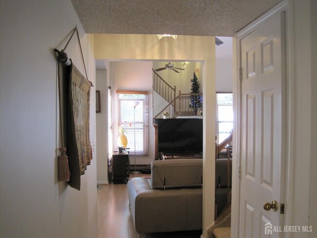 Building Photo - 148 Stults Ln