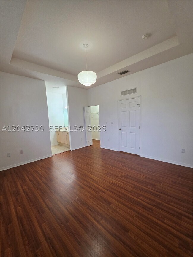 Building Photo - 4906 SW 141st Ave