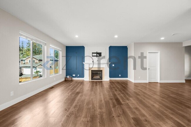 Building Photo - 722 85th Dr SE