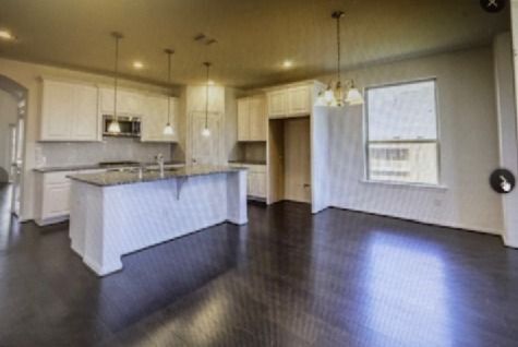 Building Photo - 18122 Glenlyon Dr