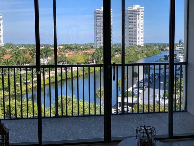 Building Photo - 3475 N Country Club Dr