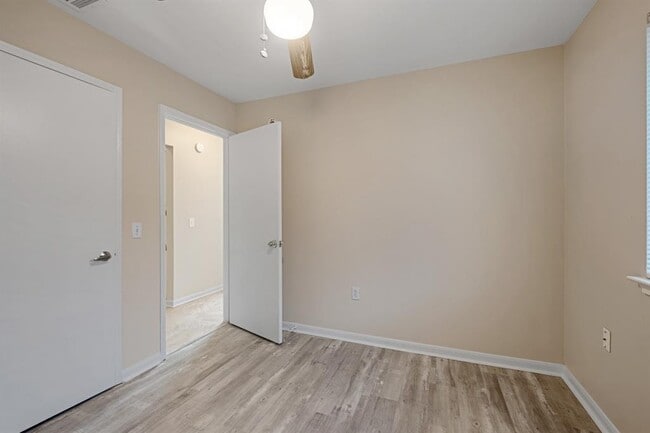 Building Photo - 7320 Muffin Dr