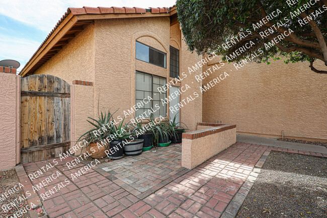 Building Photo - 967 E Rockwell Dr