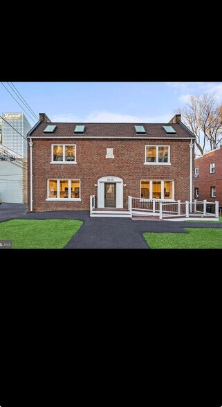 Building Photo - 4535 Avondale St