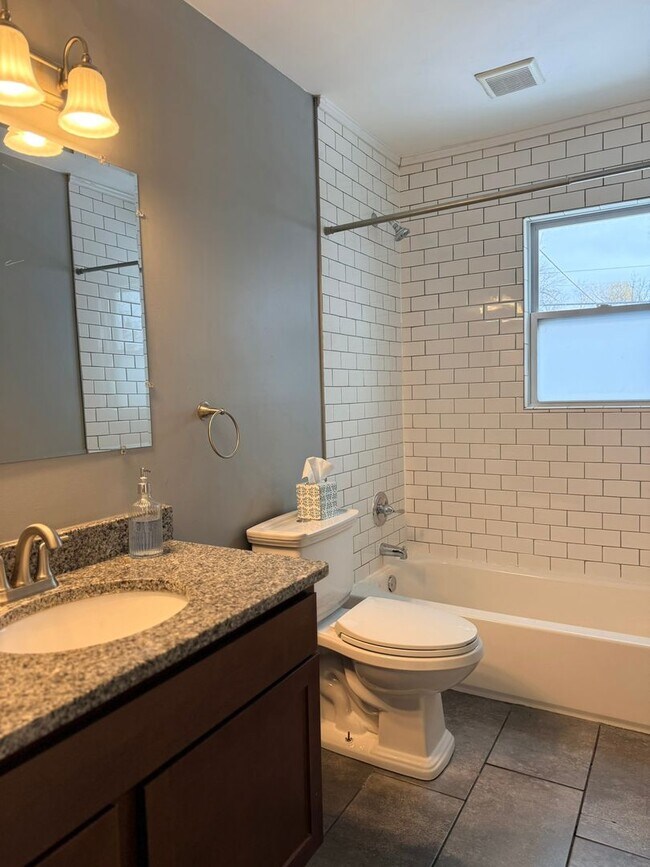 Building Photo - NEW RENTAL!