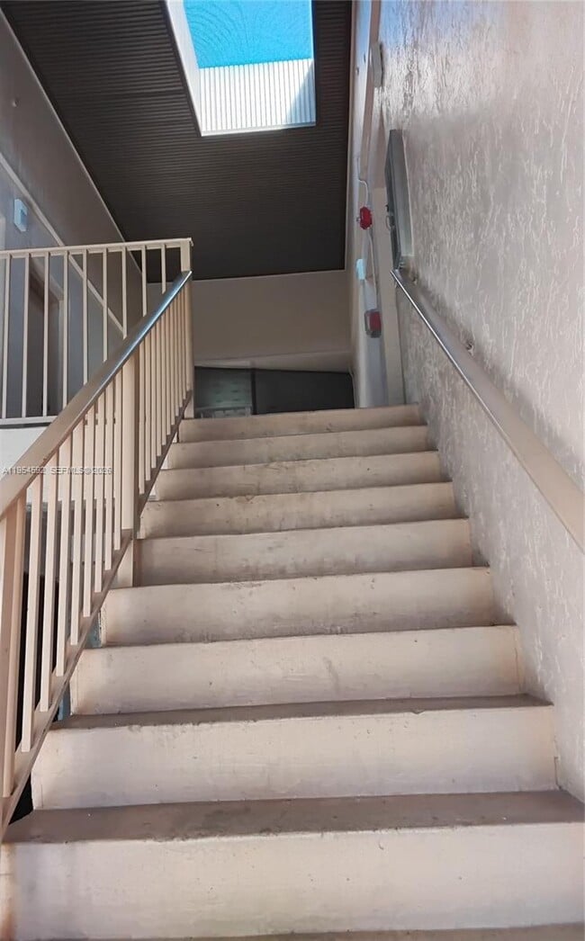 Building Photo - 5901 Washington St