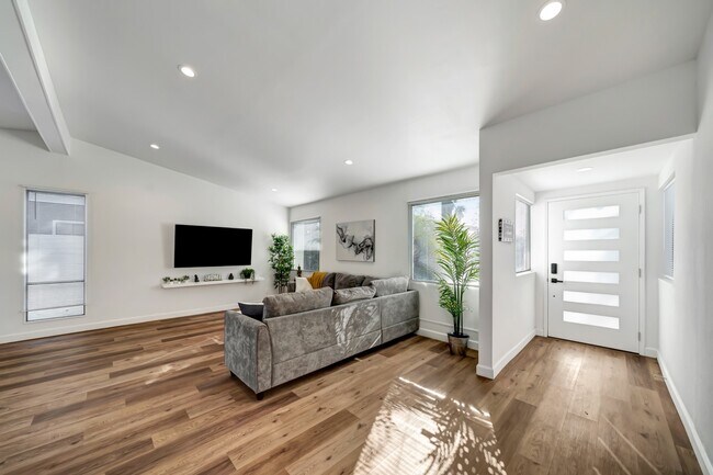 Building Photo - 22998 Valerio St