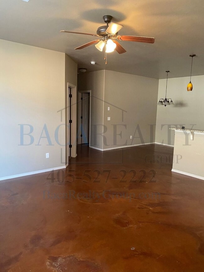 Building Photo - 3br 2ba duplex with 2 car garage!